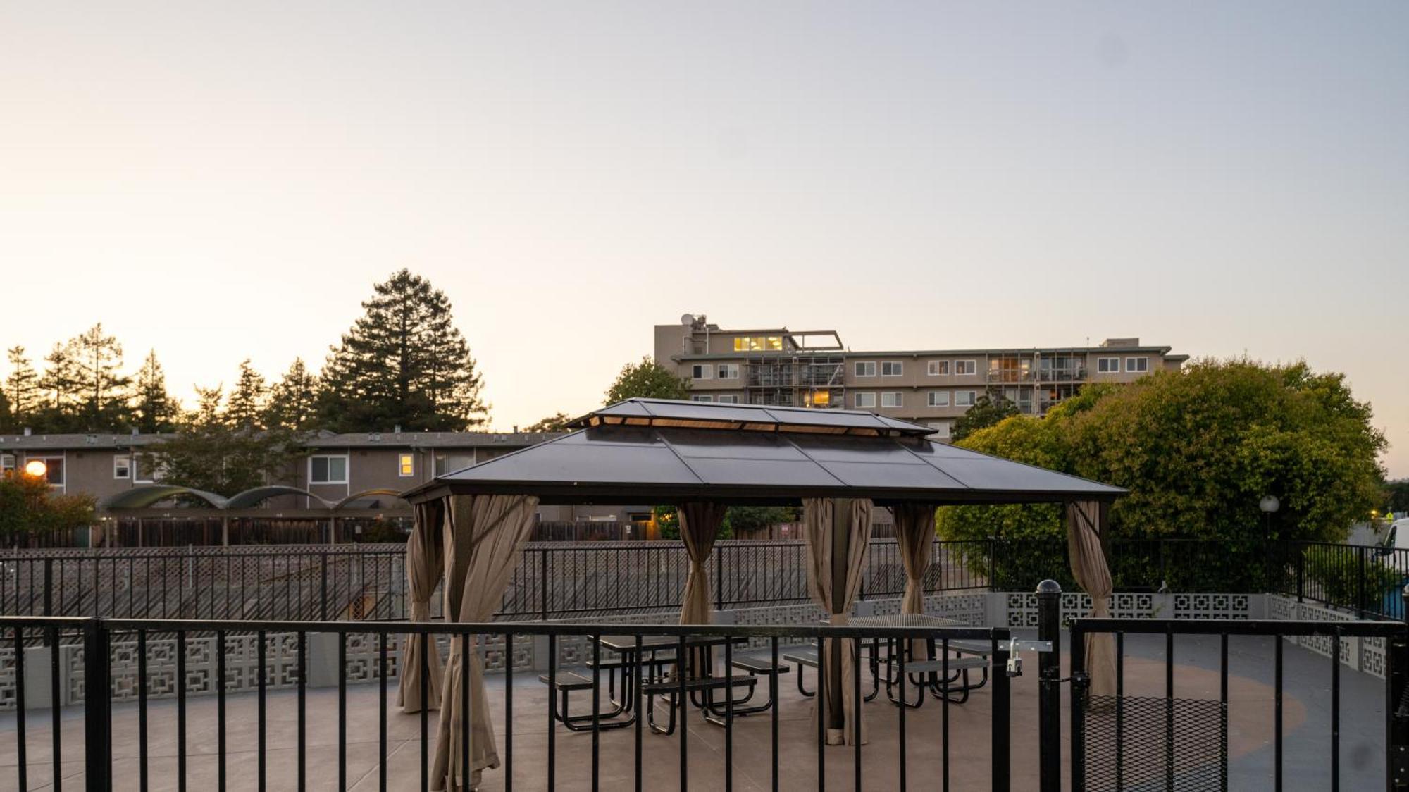 Seaside Inn & Suites Santa Cruz Exterior photo