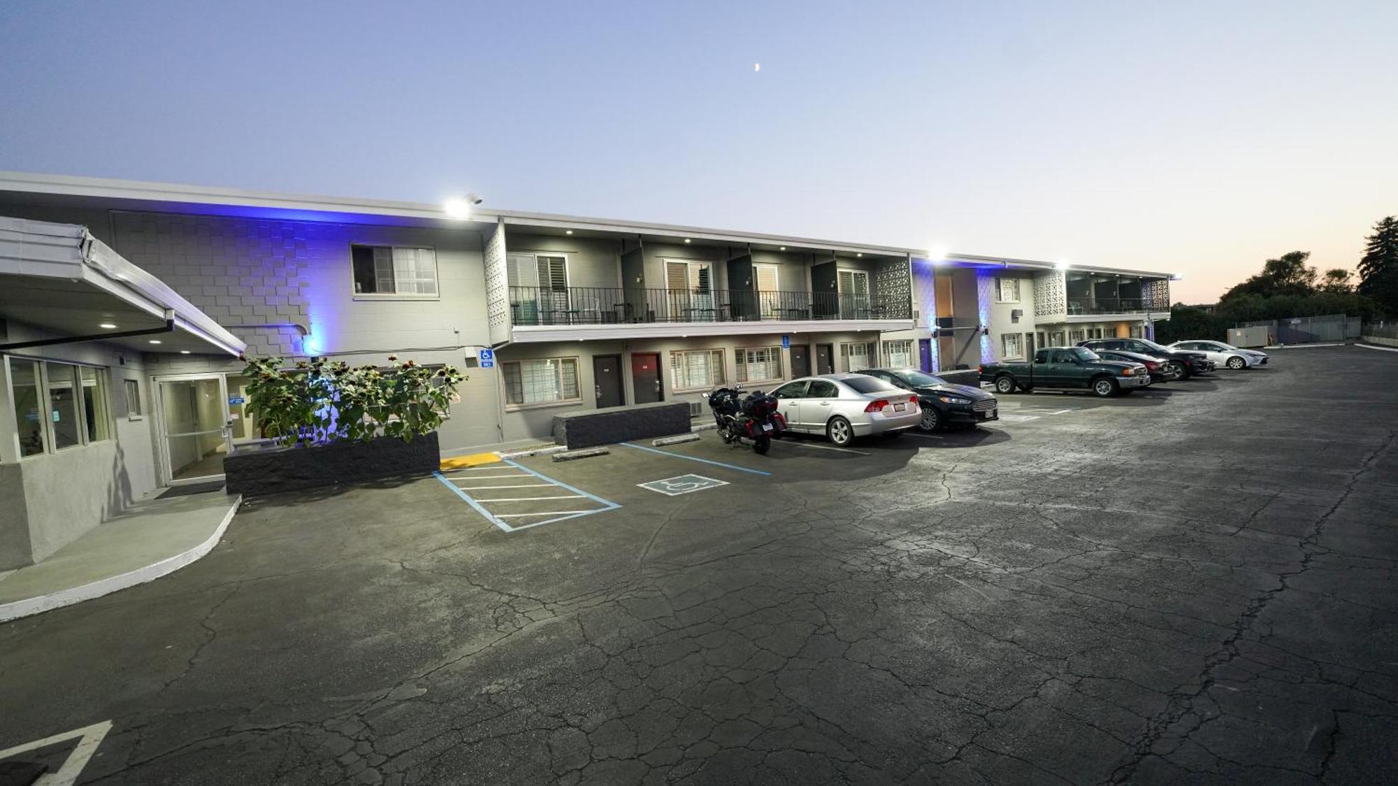 Seaside Inn & Suites Santa Cruz Exterior photo